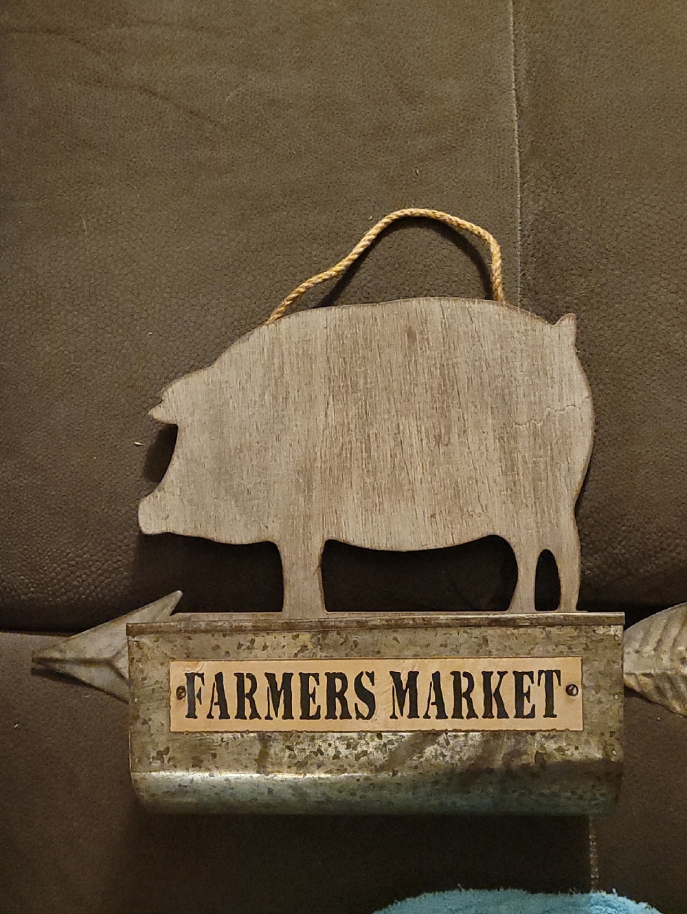 Rustic Pig Farmers Market Wall Decor - Brown